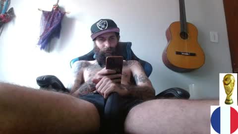 Snapshot of jammes_owen chatting on 06.16.26 Jammes. online show from 06.16.26