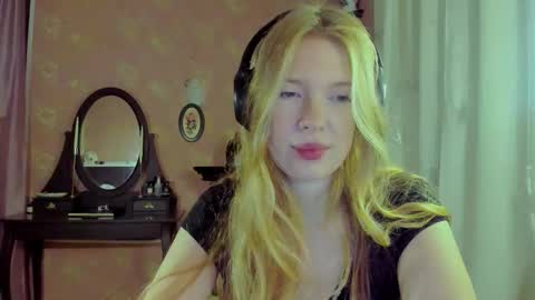 Snapshot of jane_and_star chatting on 11.17.25 Star online show from 11.17.25