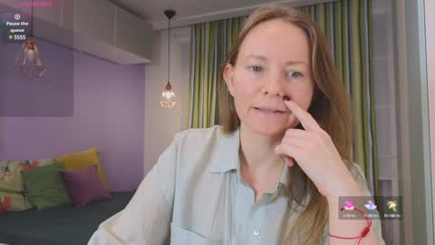 Snapshot of janepearl chatting on 12.14.24 janepearl online show from 12.14.24