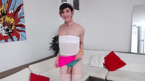 Snapshot of janetrans chatting on 11.28.25 janetrans online show from 11.28.25