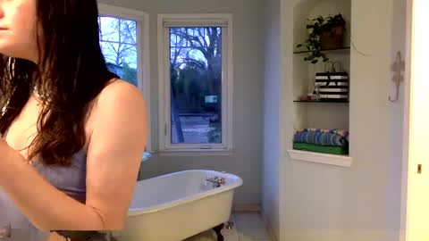 Snapshot of janicepepper chatting on 01.04.25 janicepepper online show from 01.04.25