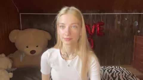 Snapshot of janicesivertsen chatting on 06.25.26 Elsa online show from 06.25.26