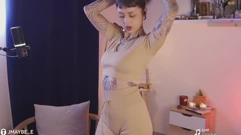 Snapshot of janne_maybe chatting on 12.14.24 jmaybe e online show from 12.14.24