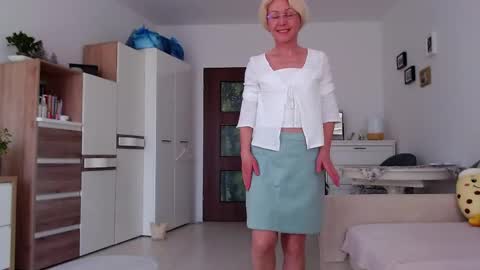 Snapshot of jasmin18v chatting on 04.09.26 Jasmin room for people 40 online show from 04.09.26