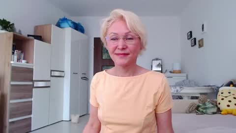 Snapshot of jasmin18v chatting on 04.11.26 Jasmin room for people 40 online show from 04.11.26