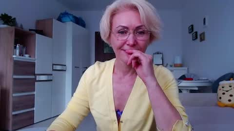 Snapshot of jasmin18v chatting on 04.16.26 Jasmin room for people 40 online show from 04.16.26