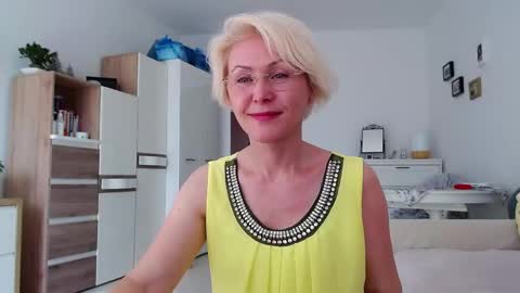 Snapshot of jasmin18v chatting on 04.17.26 Jasmin room for people 40 online show from 04.17.26