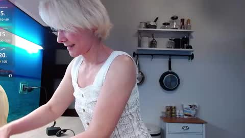 Snapshot of jasmin18v chatting on 05.12.26 Jasmin room for people 40 online show from 05.12.26