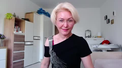 Snapshot of jasmin18v chatting on 05.20.26 Jasmin room for people 40 online show from 05.20.26