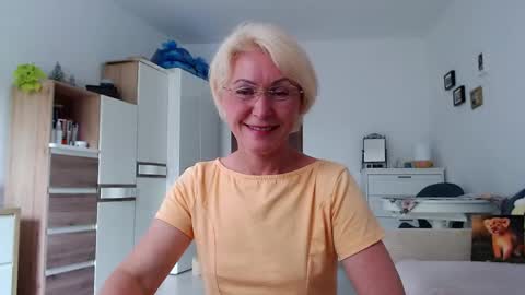 Snapshot of jasmin18v chatting on 05.24.26 Jasmin room for people 40 online show from 05.24.26
