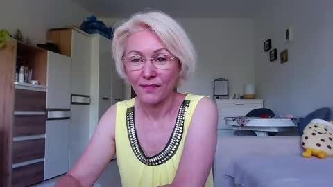 Snapshot of jasmin18v chatting on 05.26.26 Jasmin room for people 40 online show from 05.26.26