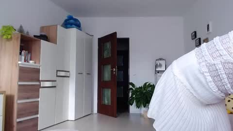 Snapshot of jasmin18v chatting on 05.28.26 Jasmin room for people 40 online show from 05.28.26