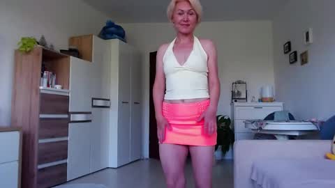 Snapshot of jasmin18v chatting on 05.29.26 Jasmin room for people 40 online show from 05.29.26