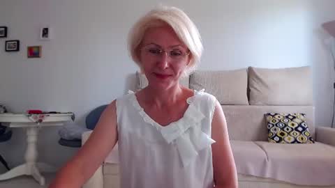 Snapshot of jasmin18v chatting on 06.25.26 Jasmin room for people 40 online show from 06.25.26