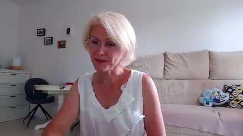 Snapshot of jasmin18v chatting on 06.28.26 Jasmin room for people 40 online show from 06.28.26