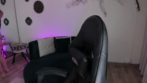 Snapshot of jasmincollin25 chatting on 04.02.26 JASMIN online show from 04.02.26