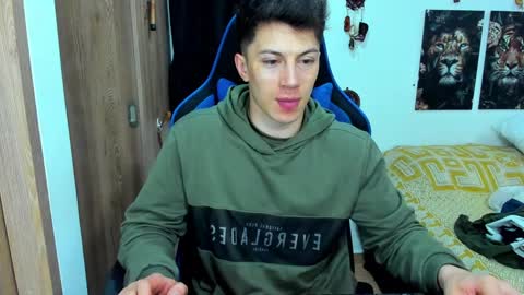 Snapshot of javiersexymann chatting on 12.29.24 Javier online show from 12.29.24