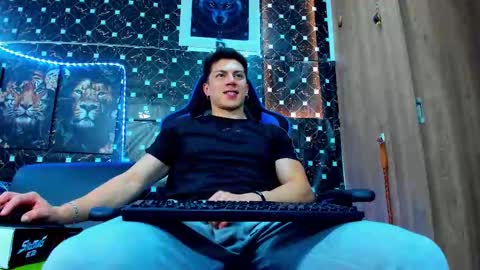 Snapshot of javiersexymann chatting on 09.11.25 Javier online show from 09.11.25