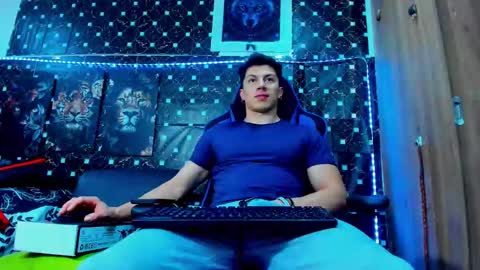 Snapshot of javiersexymann chatting on 10.08.25 Javier online show from 10.08.25