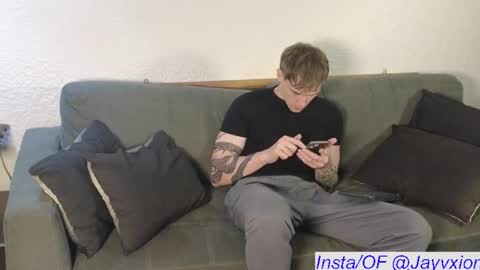 Snapshot of jaycex_69 chatting on 10.06.25 THE HOUSE online show from 10.06.25