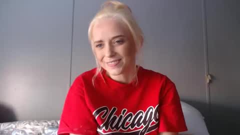 Snapshot of jaydenangel chatting on 01.15.25 Blondie Queen Jayden online show from 01.15.25