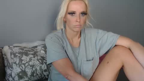 Snapshot of jaydenangel chatting on 05.04.26 Blondie Queen Jayden online show from 05.04.26