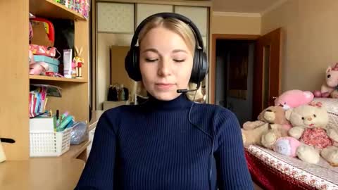 Snapshot of jaynafriess chatting on 10.13.25 Mira online show from 10.13.25