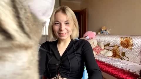 Snapshot of jaynafriess chatting on 10.18.25 Mira online show from 10.18.25