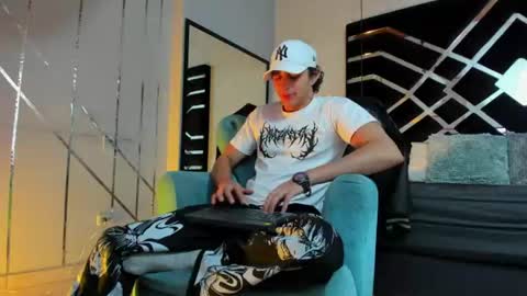 Snapshot of jaytaylorr chatting on 06.15.26 Jay Taylor online show from 06.15.26