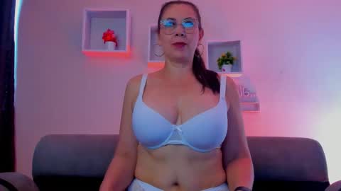 Snapshot of jazmin_steele chatting on 03.10.26 Jazmin online show from 03.10.26