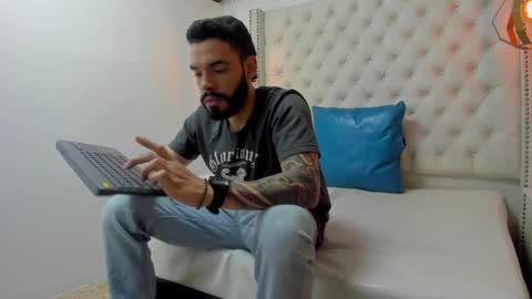 JEAN online show from 04.21.26