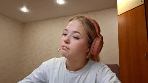 Sofia online show from 10.22.25