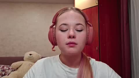 Sofia online show from 10.24.25