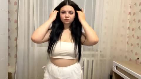 Snapshot of jeannaglanzer chatting on 06.19.26 Alisa online show from 06.19.26