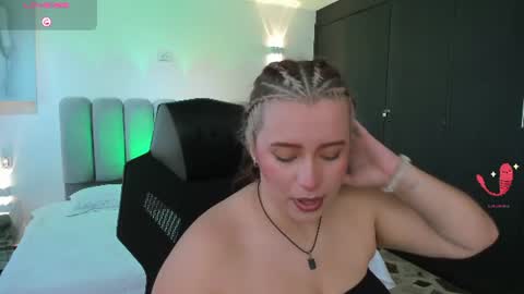 Snapshot of jeannewilliams_ chatting on 07.22.26 Jeanne Williams online show from 07.22.26