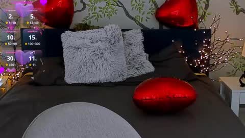 jeanniefox_ online show from 02.24.25