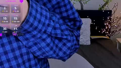 jeanniefox_ online show from 03.04.25