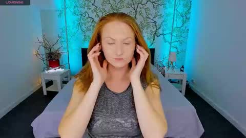 jeanniefox_ online show from 09.11.25