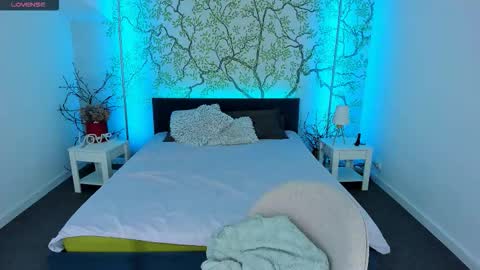 jeanniefox_ online show from 10.14.25