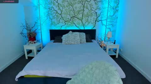 jeanniefox_ online show from 10.16.25