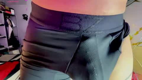 Snapshot of jeffvalemtino chatting on 02.19.26 jeffrey online show from 02.19.26