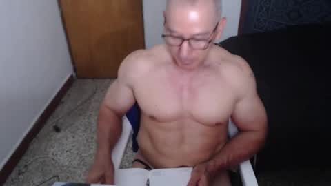 Snapshot of jefmuscletw chatting on 05.16.26 brayam online show from 05.16.26