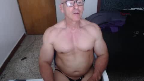 Snapshot of jefmuscletw chatting on 05.19.26 brayam online show from 05.19.26