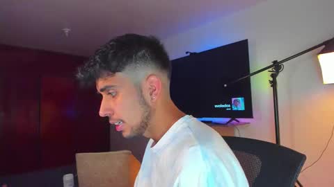 Snapshot of jei_cox chatting on 10.07.25 jei online show from 10.07.25