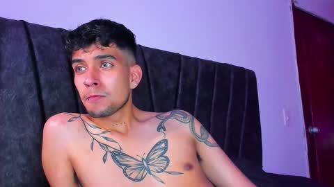 Snapshot of jei_cox chatting on 11.07.25 jei online show from 11.07.25