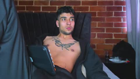 Snapshot of jei_cox chatting on 11.23.25 jei online show from 11.23.25