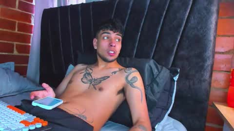 Snapshot of jei_cox chatting on 11.25.25 jei online show from 11.25.25