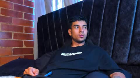 Snapshot of jei_cox chatting on 12.22.25 jei online show from 12.22.25