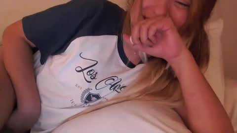 Snapshot of jei_sexysweet chatting on 01.10.25 jei online show from 01.10.25