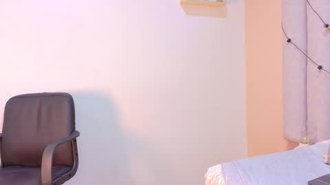 Snapshot of jenacooper__ chatting on 02.05.26 Jena online show from 02.05.26